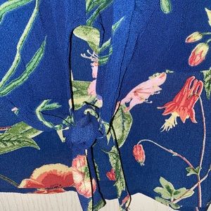 1X Blue floral blouse